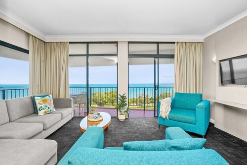 3-Bedroom Resort-Style Water Views | King Beds, Pool, Balcony