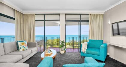 3-Bedroom Resort-Style Water Views | King Beds, Pool, Balcony