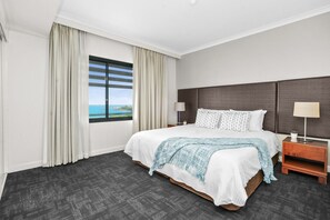 3 bedrooms, desk, iron/ironing board, travel cot