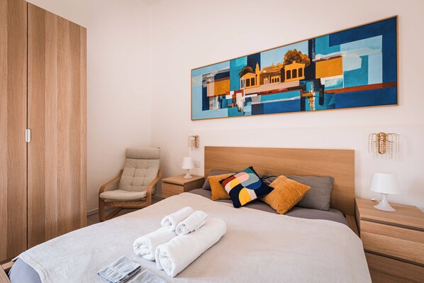 1 bedroom, iron/ironing board, WiFi, bed sheets - [5min from Città Alta] elegant and chic apartment (Bergamo)