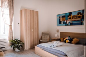 1 bedroom, iron/ironing board, WiFi, bed sheets - [5min from Città Alta] elegant and chic apartment (Bergamo)