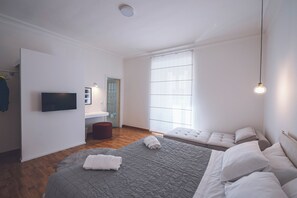 4 bedrooms, WiFi, bed sheets