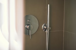 Dusche, Haartrockner, Bidet, Handtücher
