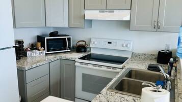 Coffee/tea maker, electric kettle