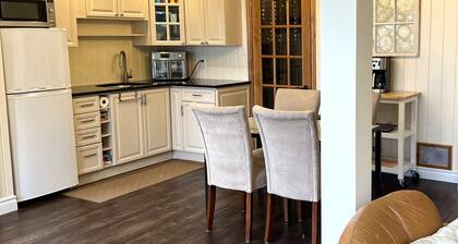 Welcome to Sunset View – Your Lakeside Retreat in Prince Edward County