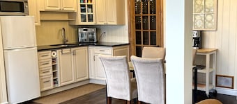 Welcome to Sunset View â Your Lakeside Retreat in Prince Edward County