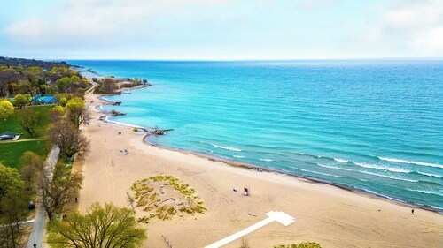 Charming 1-bedroom house with AC, 5 mins to the beach, Fast Wifi