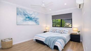 2 bedrooms, iron/ironing board, free WiFi, bed sheets