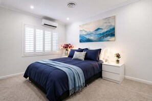 4 chambres, bureau, fer et planche à repasser, accès au Wi-Fi (inclus)