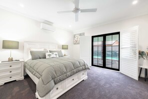4 bedrooms, desk, iron/ironing board, WiFi