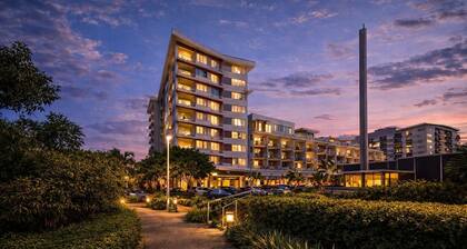 Holborn 2BR Apartment with Pool, Gym & Parking in Townsville CBD