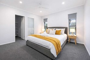 4 bedrooms, iron/ironing board, free WiFi, bed sheets