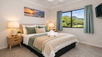 2 bedrooms, iron/ironing board, WiFi, bed sheets