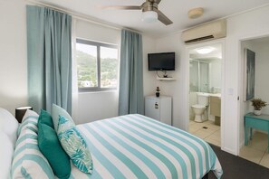 2 bedrooms, desk, iron/ironing board, WiFi