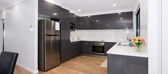 Golfside Haven | 2BR Rosslea Duplex | Sleeps 4 | Golf Views & Parking