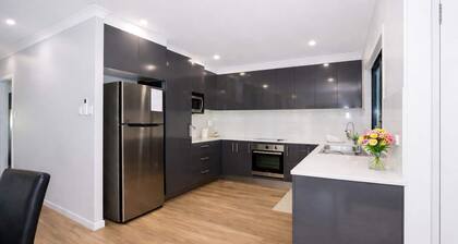 Golfside Haven | 2BR Rosslea Duplex | Sleeps 4 | Golf Views & Parking