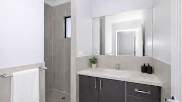 Shower, hair dryer, towels, shampoo