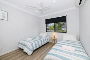 2 chambres, fer et planche à repasser, Wi-Fi, draps fournis