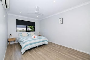 2 habitaciones, tabla de planchar con plancha, wifi y ropa de cama