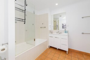 Shower, hair dryer, towels