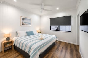 2 bedrooms, desk, iron/ironing board, WiFi (free)