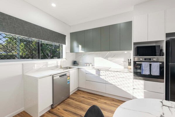 Fridge, microwave, oven, stovetop