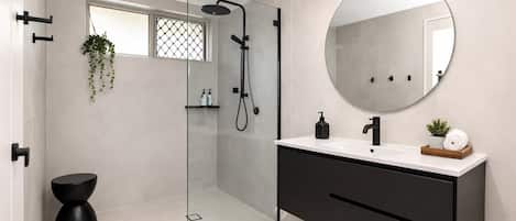 Shower, hair dryer, towels