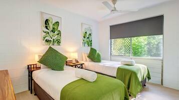 2 bedrooms, iron/ironing board, WiFi, bed sheets