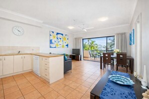 Smart TV - Anchorage Escape | 1BR Near Marina & CBD, South Townsville (South Townsville)