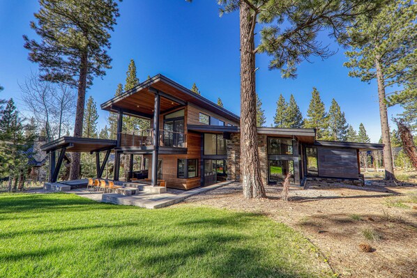 Exterior - Constellation at Martis Camp by Tahoe Getaways - Monthly Lease w Hot Tub & Pet Friendly (Truckee)