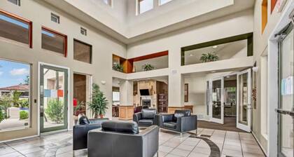 Poolside 3BR Condo - Mt Views - Luxury Community