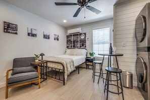 Studio, Kitchen, City View | Desk, laptop workspace, free WiFi - The Vanderbilt (Denton)