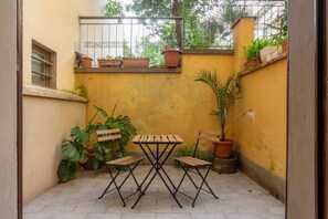 Outdoor dining - One-bedroom apartment with Patio n.2 (Firenze)
