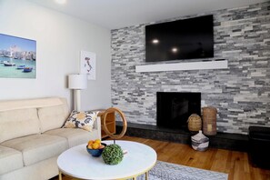 House, Multiple Beds, Patio, Garden View (COUNTRY CLUB DRIVE 200) | Living area - Country Club Drive 200 (Rehoboth Beach)