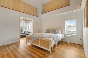 ハウス ベッド (複数台) パティオ パーシャル オーシャン ビュー (SAULSBURY STREET 10) | 7 室のベッドルーム、客室ごとに異なる装飾、客室ごとに異なるインテリア