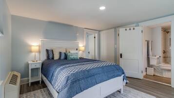 Apartment, 1 Queen Bed with Sofa bed, Kitchen, Garden View (BALTIMORE AVENUE 49 #2) | 1 bedroom, individually decorated, individually furnished