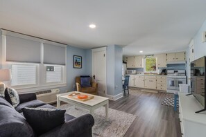 Lejlighed - 1 queensize-seng med sovesofa - køkken - udsigt til have (BALTIMORE AVENUE 49 #2) | Opholdsområde