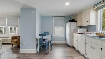 Apartment, 1 Queen Bed with Sofa bed, Kitchen, Garden View (BALTIMORE AVENUE 49 #2) | Private kitchen | Coffee/tea maker