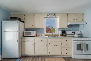 Lejlighed - 1 queensize-seng med sovesofa - køkken - udsigt til have (BALTIMORE AVENUE 49 #2) | Privat køkken | Kaffe-/temaskine