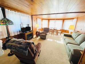 House, Multiple Beds, Kitchen, Garden View (MARYLAND AVENUE 50) | Living area