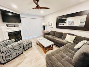Appart'hôtel, plusieurs lits, cuisine, vue jardin (SANIBEL CIRCLE 3700 # 3702) | Coin séjour