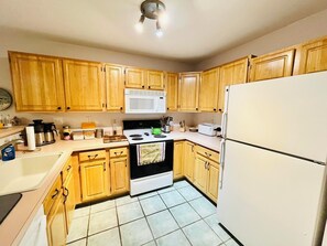 Appart'hôtel, plusieurs lits, cuisine, vue jardin (SANIBEL CIRCLE 3700 # 3702) | Cuisine privée | Cafetière/bouilloire