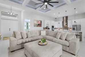 Smart-TV, Videospiele, Tischtennisplatte