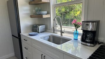 Microwave, oven, stovetop, coffee/tea maker