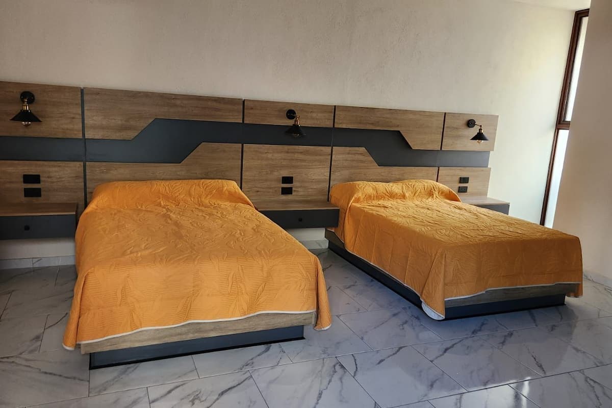 Quarto, sacada, vista para a montanha | Wi-Fi de cortesia