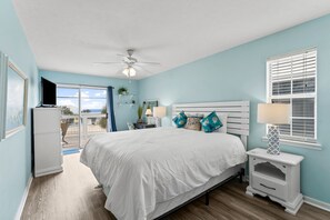 4 bedrooms, free WiFi, bed sheets - Coastal Getaway – 4BR Retreat, Walk to Beach, Pet Friendly (Panama City Beach)