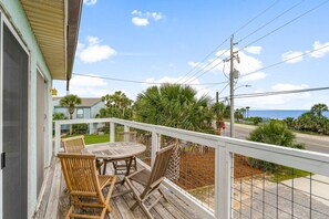 Outdoor dining - Coastal Getaway – 4BR Retreat, Walk to Beach, Pet Friendly (Panama City Beach)