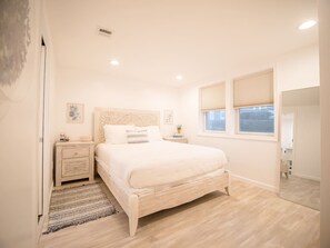 3 bedrooms, desk, iron/ironing board, travel cot