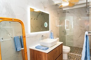 Handtücher, Seife, Toilettenpapier