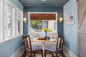 Dining - Charming Beach Cottage Near Cafés & Shops (North Beach)